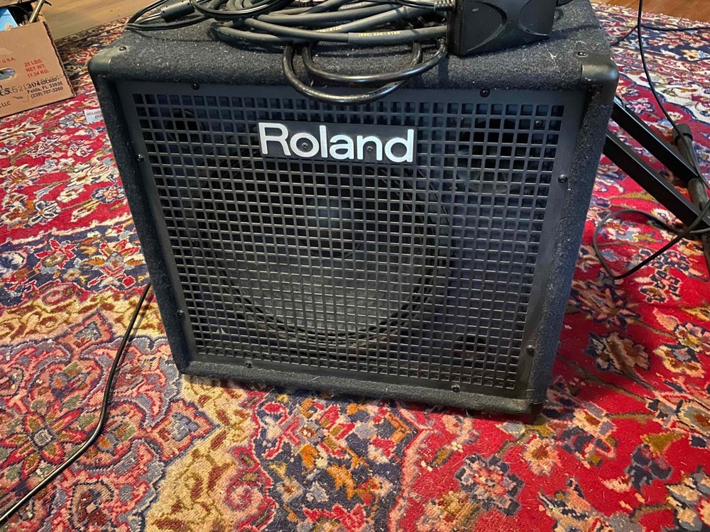 Roland KC-200 Solid State Combo Keyboard Amplifier, 4-Channel, Performance