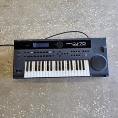 Roland DJ-70 Vintage 90’s Sampling Workstation/Keyboard 117V 24W Made In Italy