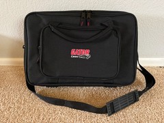 GATOR CASES Padded Nylon Carry Bag with removeable strap – Pre-owned