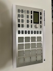 Native Instruments Mashine Mikro MK2 MIDI Controller – White