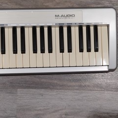 M-Audio Keystation 61es 61-Key USB MIDI Controller w/ Pitch/Mod Wheels