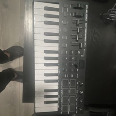 M-Audio Oxygen Pro Mini 32-Key MIDI Keyboard Controller USB MIDI Out Pitch/Mod