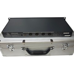 VocoPro UHF-5800 4-Mic Wireless System: Four Microphones / Channels