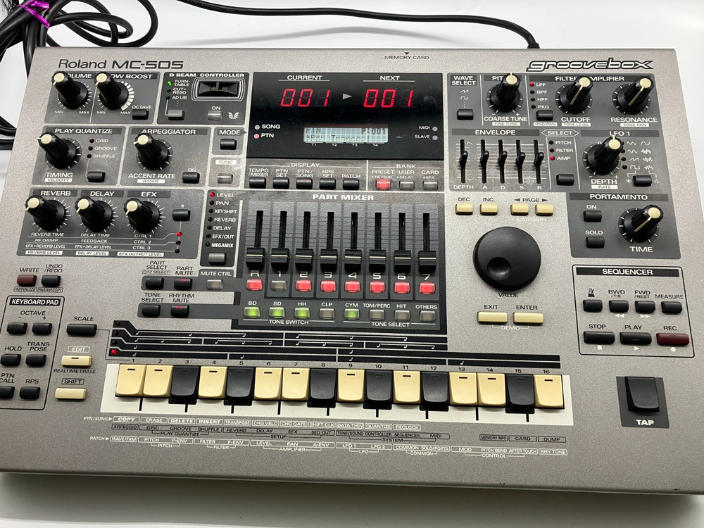 Roland MC-505 Groovebox 1999 Made in Japan w/Power Cable Working BM14721