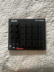 AKAI Professional MPD218 USB MIDI Controller 16 MPC Drum Pads
