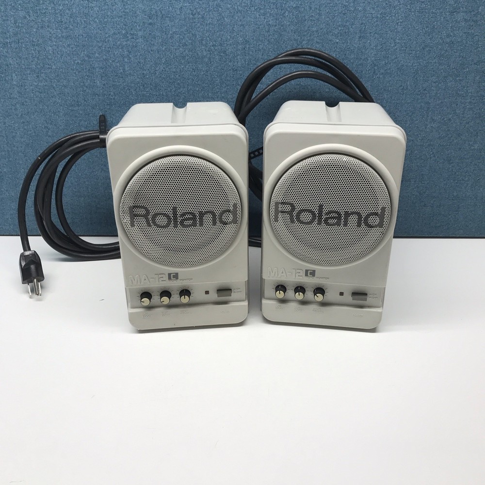 Roland MA-12C Micro Monitor Speakers Pair Powered Japan Powers On