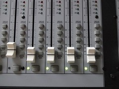 Mackie Onyx 3280 Mixing Console….Good Condition