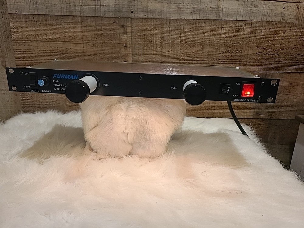 Furman PL-8 Power Line Conditioner and Surge Protector w/Lights