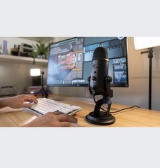 Blue Yeti Professional USB Condenser Microphone Multi-Pattern Blackout