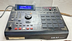 Akai MPC 2000 XL Sampler & Sequencer Black