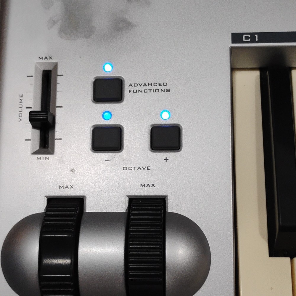 M-Audio Keystation 61es 61-Key USB MIDI Controller w/ Pitch/Mod Wheels