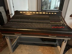 Yamaha PM2000 – 1970’s Rosewood 32×8 Recording and Mixing Console