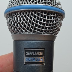 Shure BETA 58A Handheld/Stand-Held Wired XLR 3 Pin Microphone Silver/Black