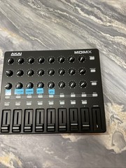 Akai MIDIMIX USB MIDI Controller – Black