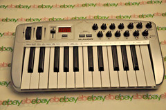 M‐Audio Ozone MIDI Keyboard Audio MIDI Controller with Power Supply