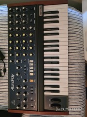 Behringer MonoPoly 37-Key Keyboard Synthesizer Arpeggiator USB MIDI I/O
