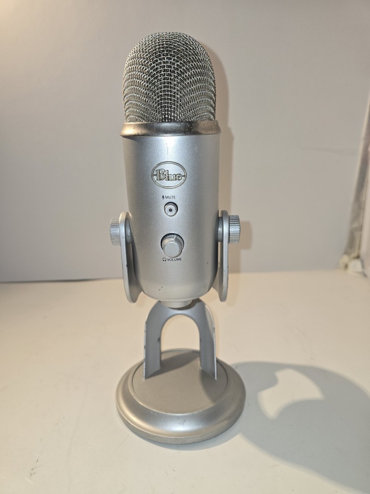 Blue Yeti USB Microphone Silver Recording Streaming Podcast Gaming ASMR [TESTED]