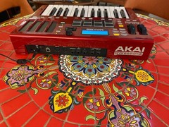 Akai MAX 25 Controller – USB / CV / MIDI Sequencer / Arpeggiator