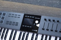 Arturia KeyLab 61 Mk3 Universal MIDI Controller 61-Note Semi-Weighted w/Box