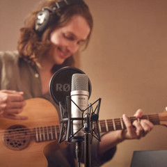 Rode NT1 5th Gen Hybrid XLR / USB Studio Condenser Microphone (Silver)