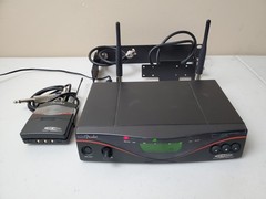 Fender FWG2020 UHF Wireless Instrument System Band 1